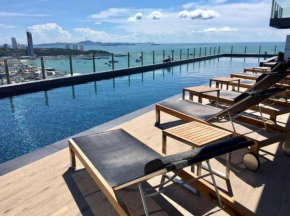 The BASE Central PATTAYA Quiet King-Bed with Infinity Pool & Free Netflix